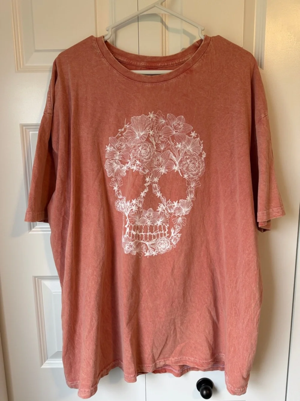 MAURICES // FLOWER SKULL OVERSIZED GRAPHIC TSHIRT - Picture 1 of 5